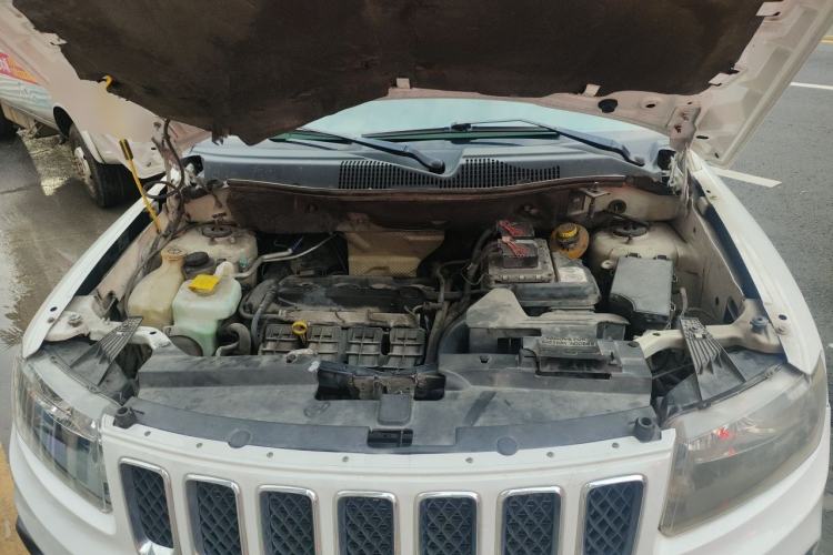 Used Jeep Compass 2014 Revised Version 2.4L Four-Wheel Drive Comfort Edition Engine Bay