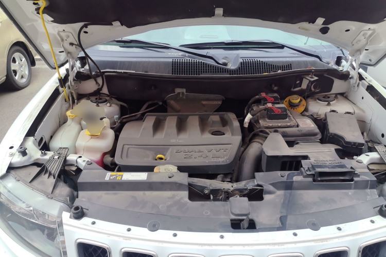 Used Jeep Compass 2014 2.4L four-wheel drive sport version Engine Bay