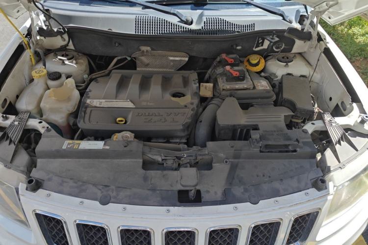 Used Jeep Compass 2014 Revised Version 2.4L Four-Wheel Drive Comfort Edition Engine Bay
