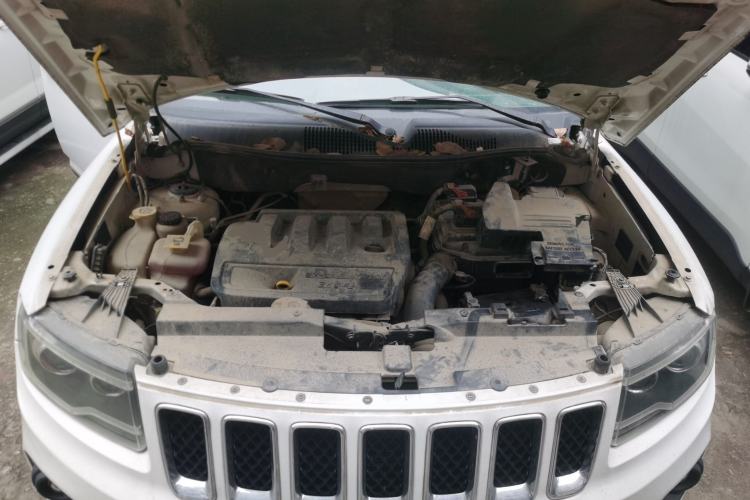 Used Jeep Compass 2014 2.4L four-wheel drive sport version Engine Bay