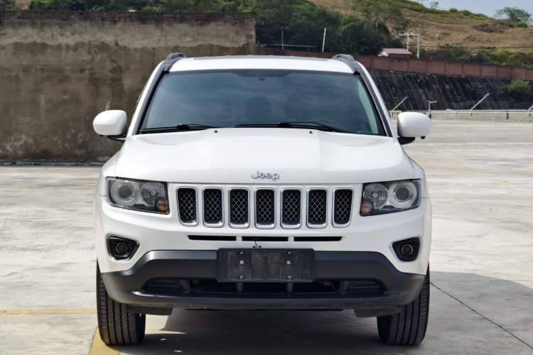 Used Jeep Compass 2014 2.4L four-wheel drive luxury version Exterior 1