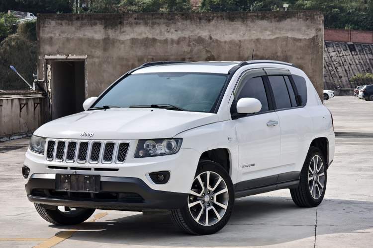 Used Jeep Compass 2014 2.4L four-wheel drive luxury version Exterior 2