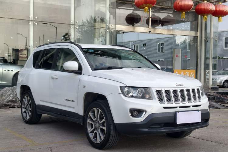 Used Jeep Compass 2014 2.4L four-wheel drive luxury navigation version Exterior 2
