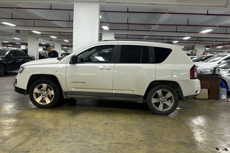 Used Jeep Compass 2014 2.4L four-wheel drive sport version Exterior 2