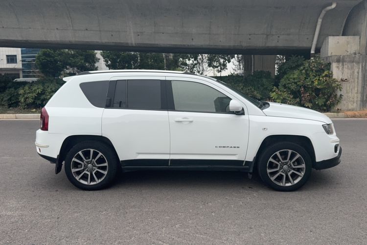 Used Jeep Compass 2014 Revised Version 2.0L Two-Wheel Drive Elite Edition Exterior 2