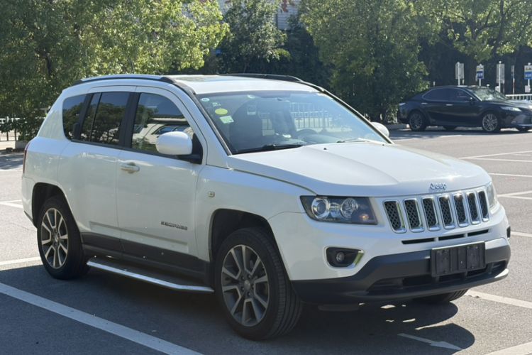 Used Jeep Compass 2014 Revised Version 2.4L Four-Wheel Drive Luxury Edition Exterior 2