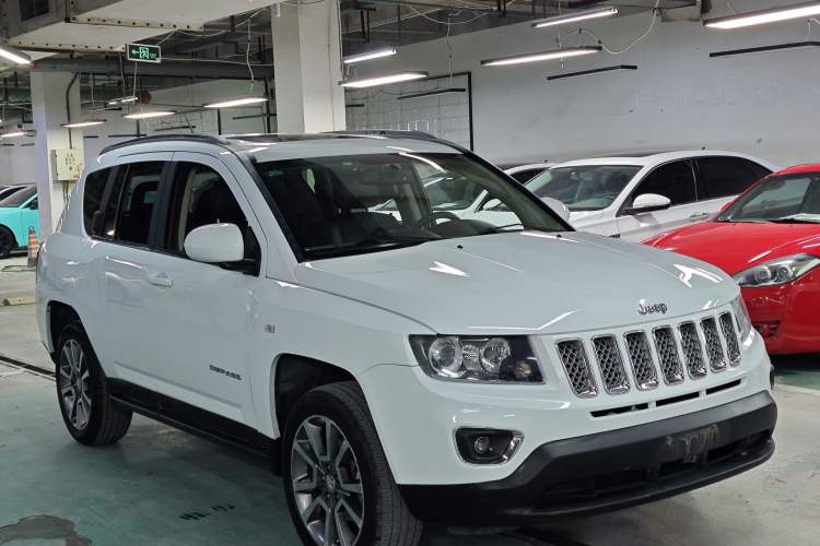 Used Jeep Compass 2014 Revised Version 2.4L Four-Wheel Drive Luxury Edition Exterior 2