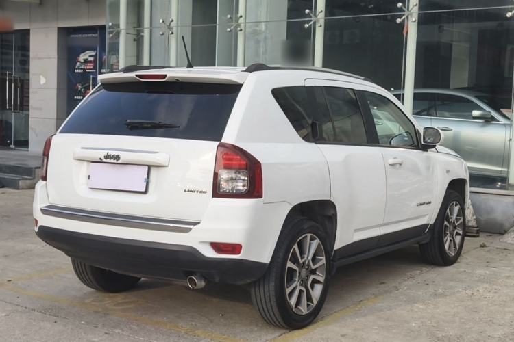 Used Jeep Compass 2014 2.4L four-wheel drive luxury navigation version Exterior 3