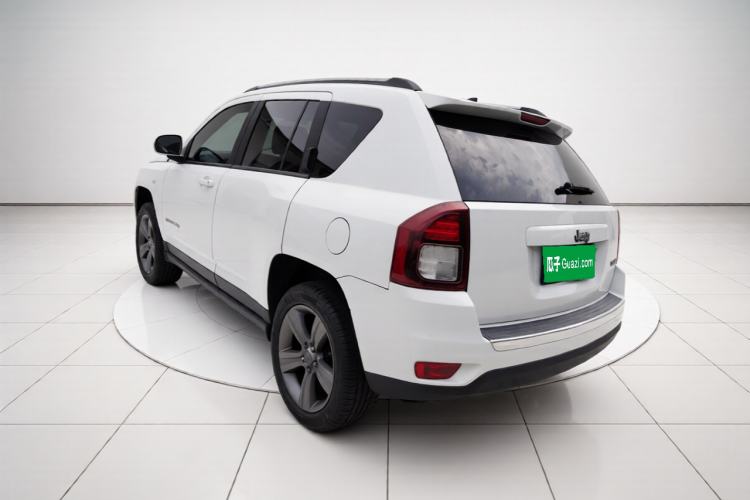 Used Jeep Compass 2014 Revised Version 2.4L Four-Wheel Drive Comfort Edition Exterior 3