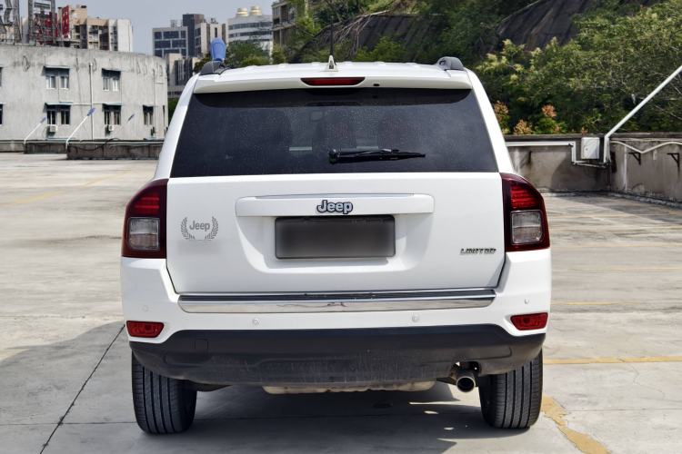Used Jeep Compass 2014 2.4L four-wheel drive luxury version Exterior 4