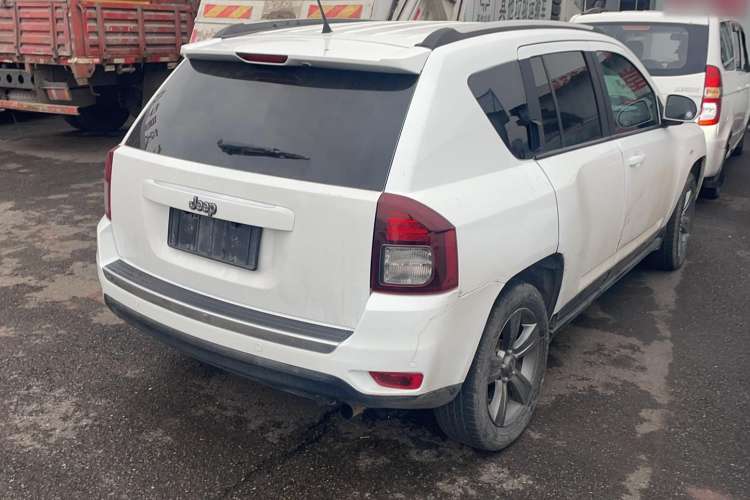 Used Jeep Compass 2014 2.4L four-wheel drive sport version Exterior 4