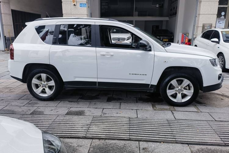 Used Jeep Compass 2014 Revised Version 2.0L Two-Wheel Drive Entry-Level Edition Exterior 4