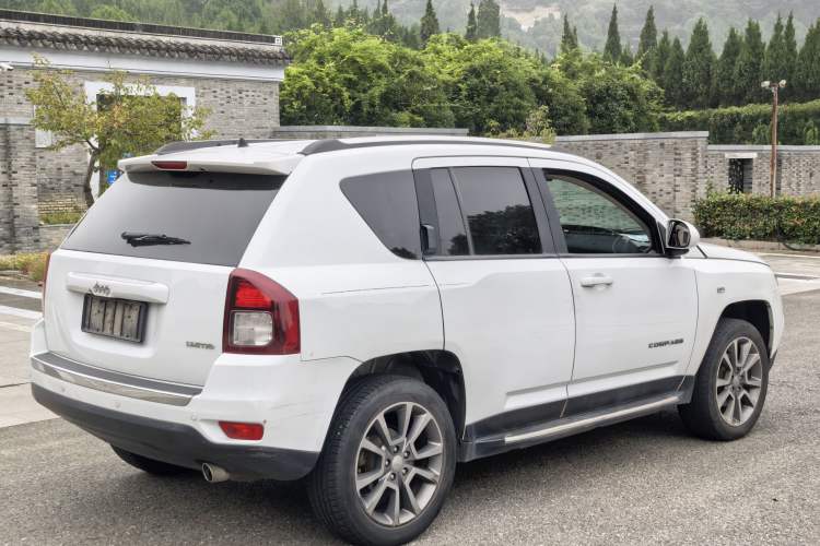 Used Jeep Compass 2014 Revised Version 2.4L Four-Wheel Drive Luxury Edition Exterior 5