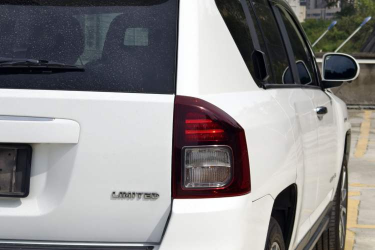 Used Jeep Compass 2014 2.4L four-wheel drive luxury version Exterior 7