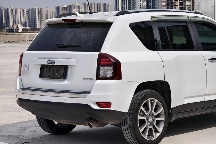 Used Jeep Compass 2014 2.4L four-wheel drive luxury version Exterior 8