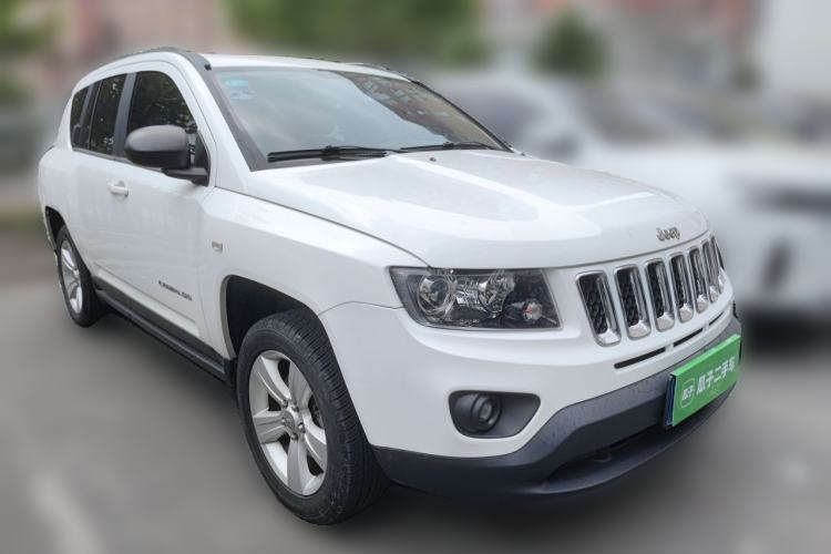 Used Jeep Compass 2014 2.4L four-wheel drive sport version Front Right 45 Deg