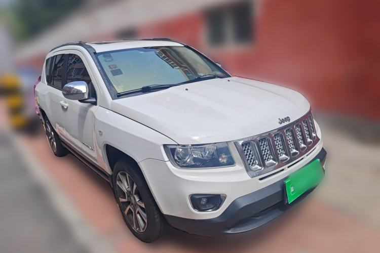 Used Jeep Compass 2014 2.0L two-wheel drive luxury version Front Right 45 Deg
