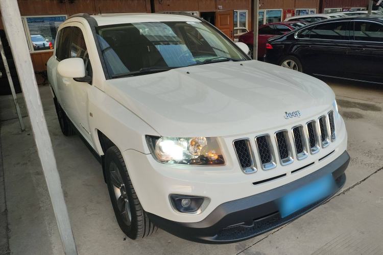 Used Jeep Compass 2014 Revised Version 2.4L Four-Wheel Drive Comfort Edition Front Right 45 Deg