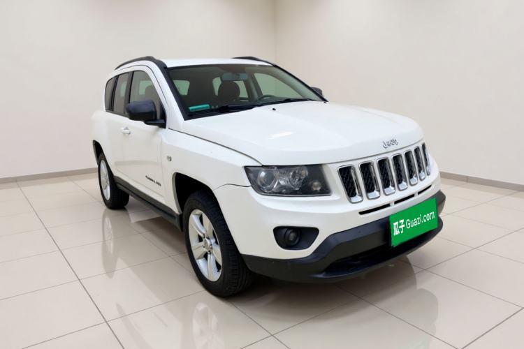 Used Jeep Compass 2014 2.0L two-wheel drive sport version Front Right 45 Deg