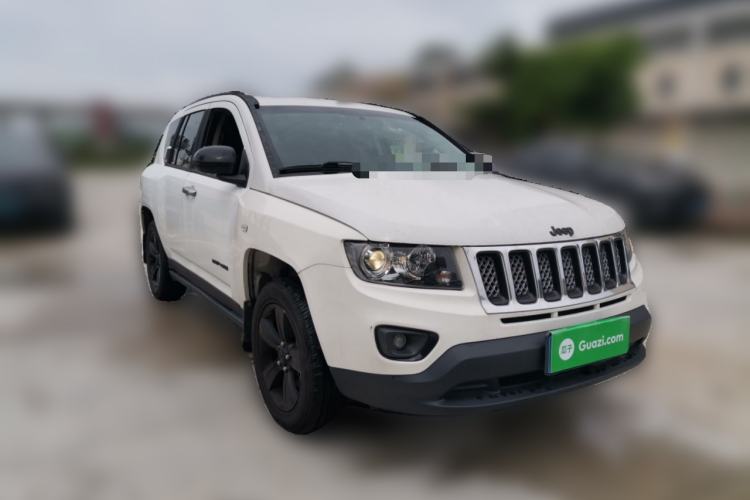 Used Jeep Compass 2014 2.4L Four-Wheel Drive Serpentine Collection Edition Front Right 45 Deg