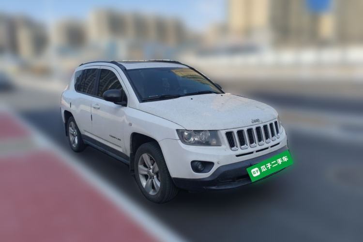 Used Jeep Compass 2014 2.0L two-wheel drive sport version Front Right 45 Deg