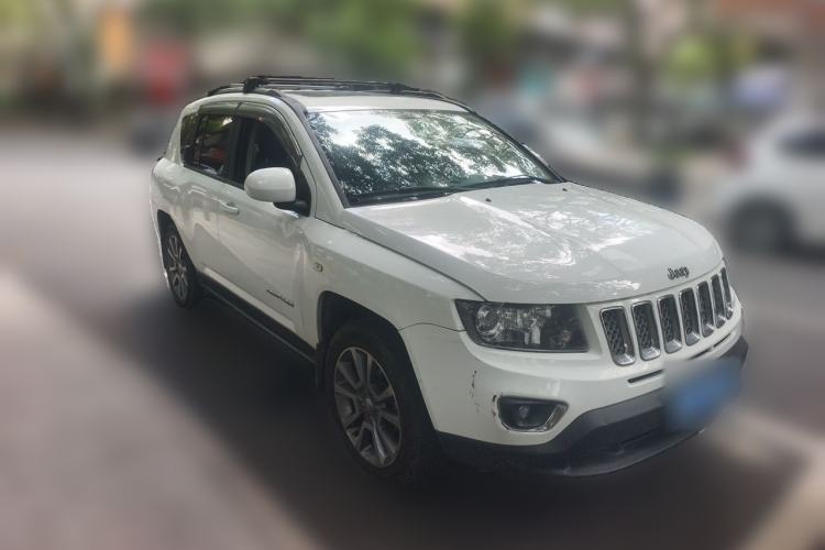 Used Jeep Compass 2014 2.0L two-wheel drive luxury version Front Right 45 Deg