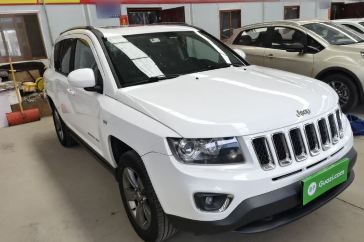 Used Jeep Compass 2014 Revised Version 2.4L Four-Wheel Drive Comfort Edition Front Right 45 Deg