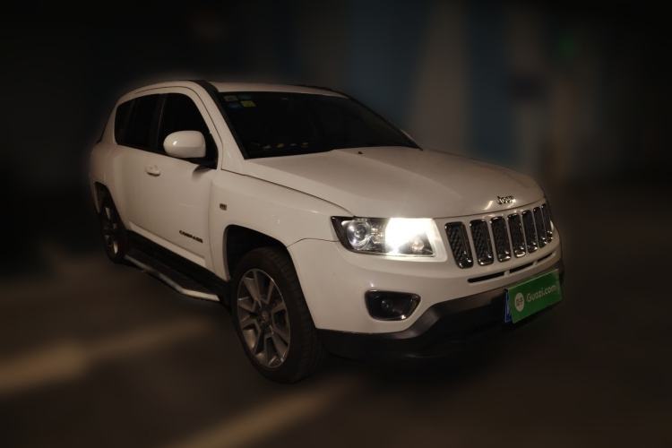Used Jeep Compass 2014 2.0L two-wheel drive luxury version Front Right 45 Deg