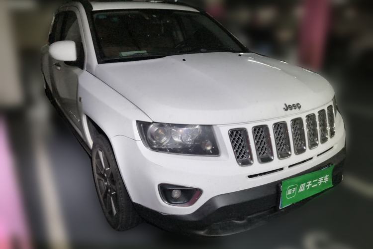 Used Jeep Compass 2014 Revised Version 2.4L Four-Wheel Drive Luxury Navigation Edition Front Right 45 Deg