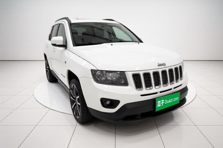 Used Jeep Compass 2014 Revised Version 2.4L Four-Wheel Drive Luxury Navigation Edition Front Right 45 Deg