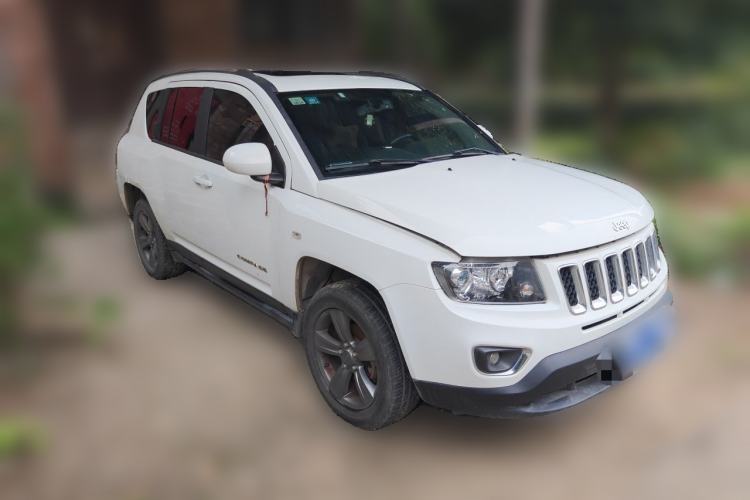 Used Jeep Compass 2014 Revised Version 2.4L Four-Wheel Drive Comfort Edition Front Right 45 Deg