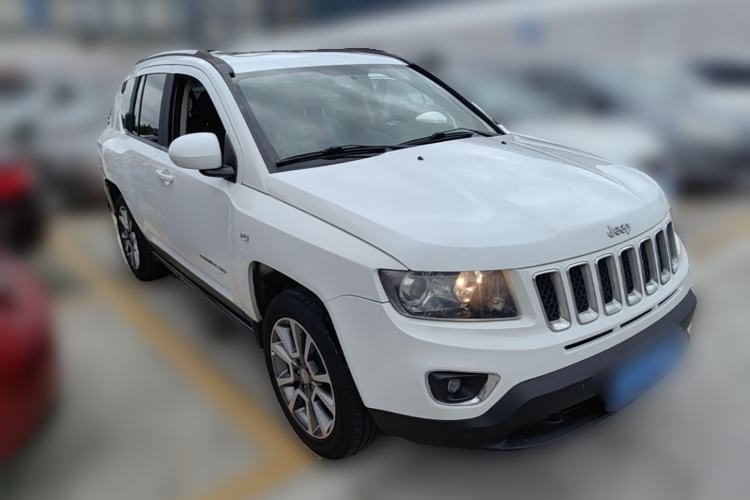 Used Jeep Compass 2014 2.0L two-wheel drive luxury version Front Right 45 Deg