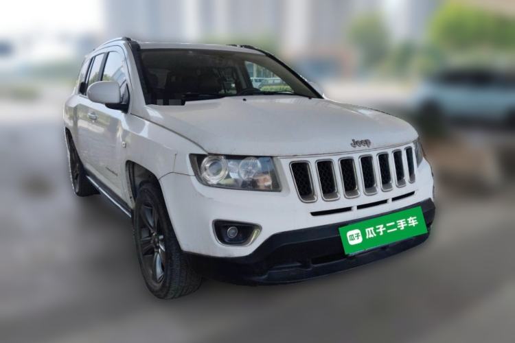 Used Jeep Compass 2014 2.4L four-wheel drive sport version Front Right 45 Deg