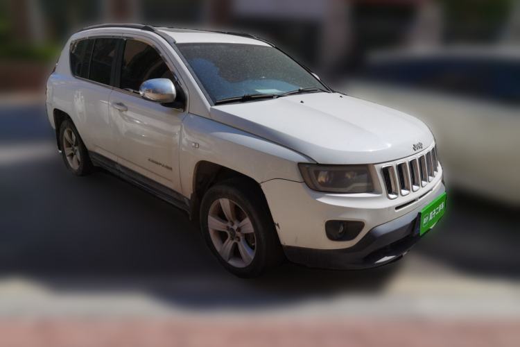 Used Jeep Compass 2014 2.0L two-wheel drive sport version Front Right 45 Deg