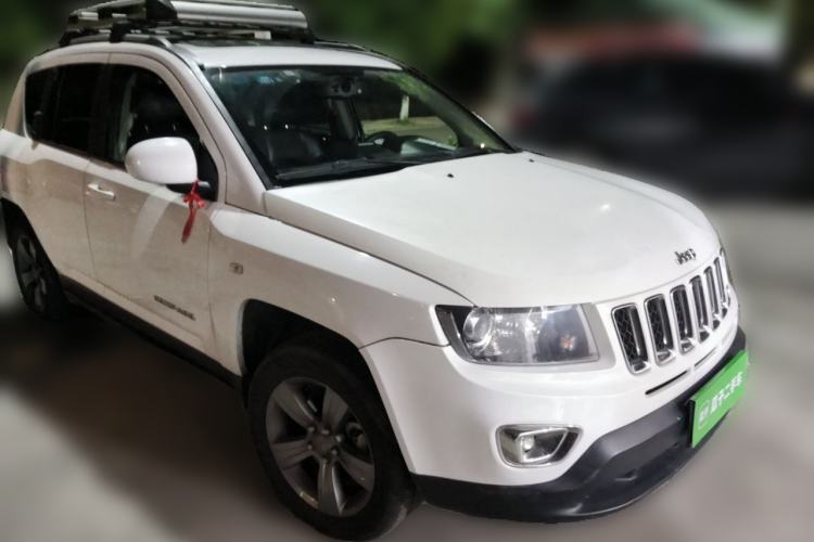 Used Jeep Compass 2014 Revised Version 2.4L Four-Wheel Drive Comfort Edition Front Right 45 Deg