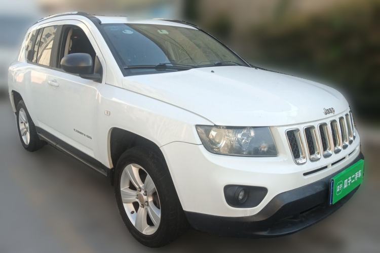 Used Jeep Compass 2014 2.4L four-wheel drive sport version Front Right 45 Deg