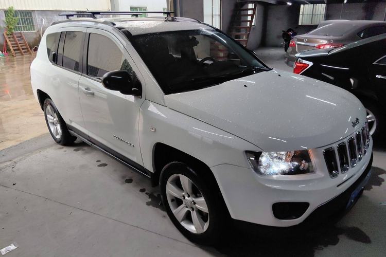 Used Jeep Compass 2014 Revised Version 2.0L Two-Wheel Drive Entry-Level Edition Front Right 45 Deg