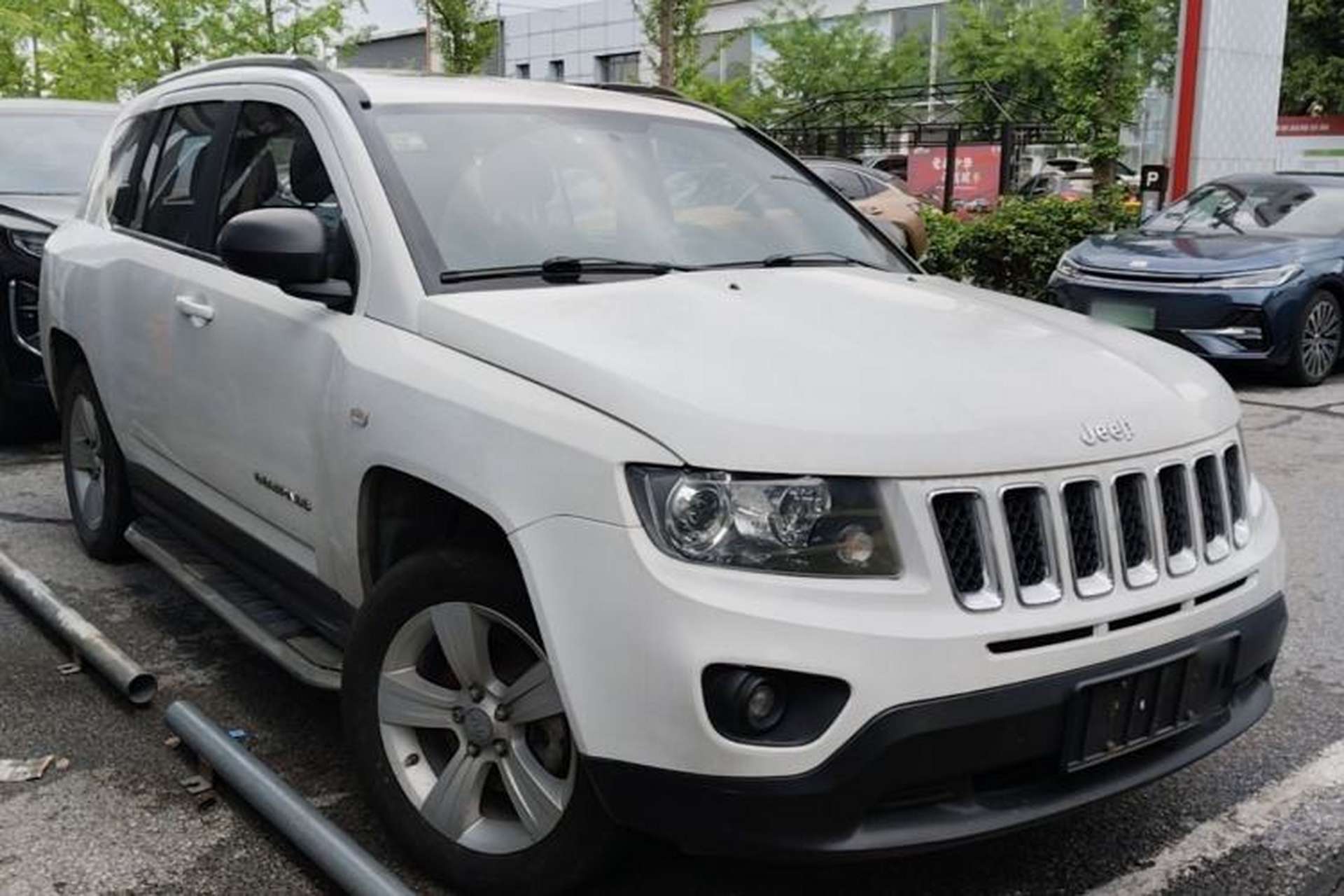 Used Jeep Compass 2014 2.0L two-wheel drive sport version Front Right 45 Deg