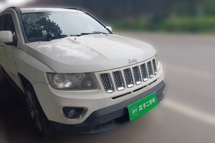 Used Jeep Compass 2014 2.0L two-wheel drive luxury version Front Right 45 Deg