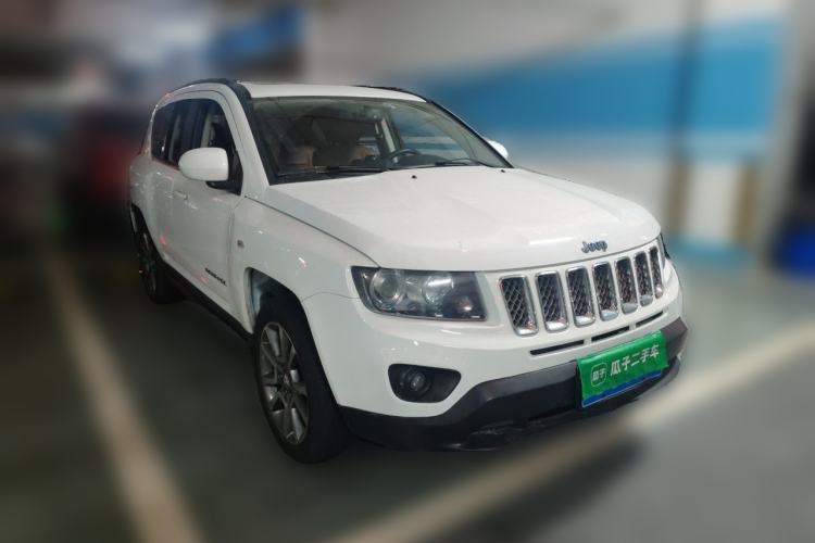 Used Jeep Compass 2014 Revised Version 2.4L Four-Wheel Drive Luxury Navigation Edition Front Right 45 Deg