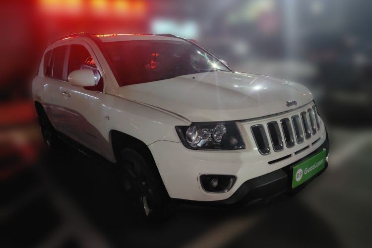 Used Jeep Compass 2014 2.4L Four-Wheel Drive Serpentine Collection Edition Front Right 45 Deg