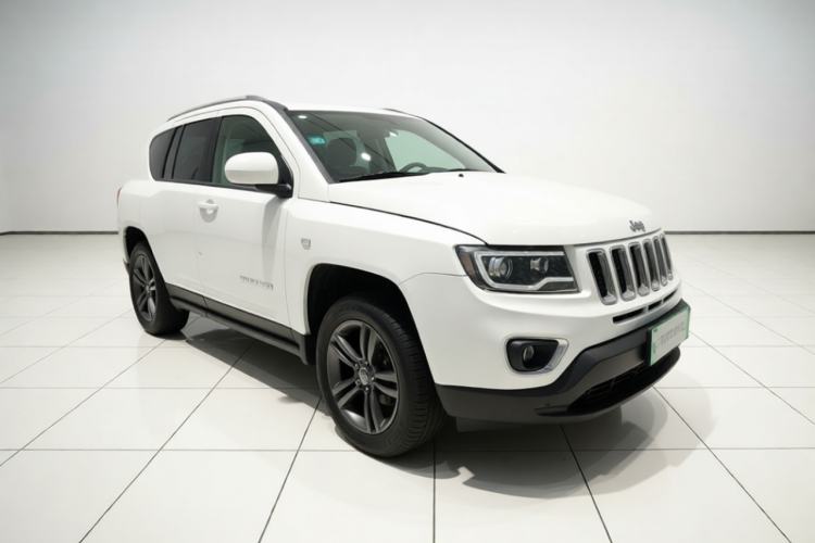 Used Jeep Compass 2014 Revised Version 2.4L Four-Wheel Drive Comfort Edition Front Right 45 Deg