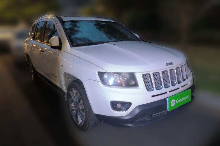 Used Jeep Compass 2014 2.0L two-wheel drive luxury version Front Right 45 Deg