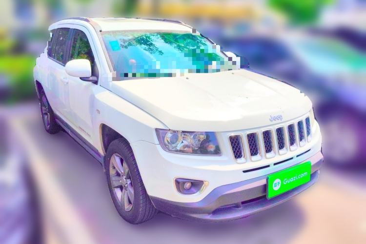 Used Jeep Compass 2014 2.4L four-wheel drive sport version Front Right 45 Deg