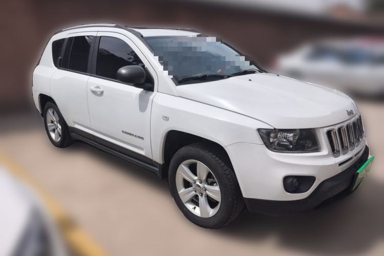 Used Jeep Compass 2014 2.0L two-wheel drive sport version Front Right 45 Deg
