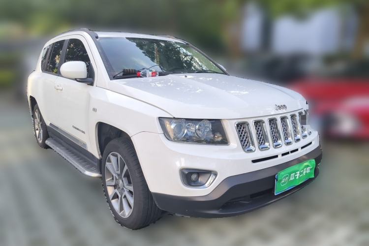 Used Jeep Compass 2014 2.0L two-wheel drive luxury version Front Right 45 Deg
