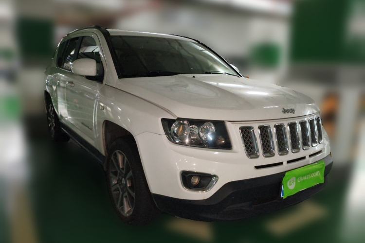 Used Jeep Compass 2014 2.0L two-wheel drive luxury version Front Right 45 Deg