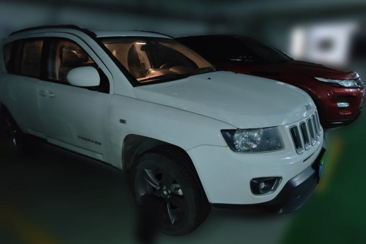 Used Jeep Compass 2014 Revised Version 2.4L Four-Wheel Drive Comfort Edition Front Right 45 Deg