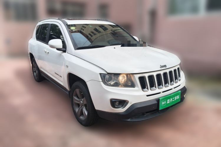 Used Jeep Compass 2014 2.4L Four-Wheel Drive Serpentine Collection Edition Front Right 45 Deg
