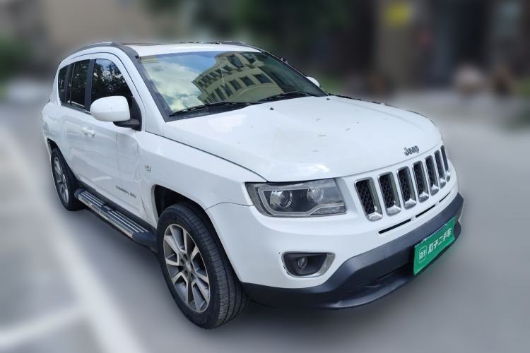 Used Jeep Compass 2014 2.0L two-wheel drive luxury version Front Right 45 Deg